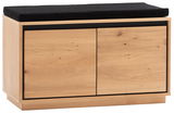 Garderobenbank aus hellem Holz mit schwarzem Sitzpolster, frontale Ansicht