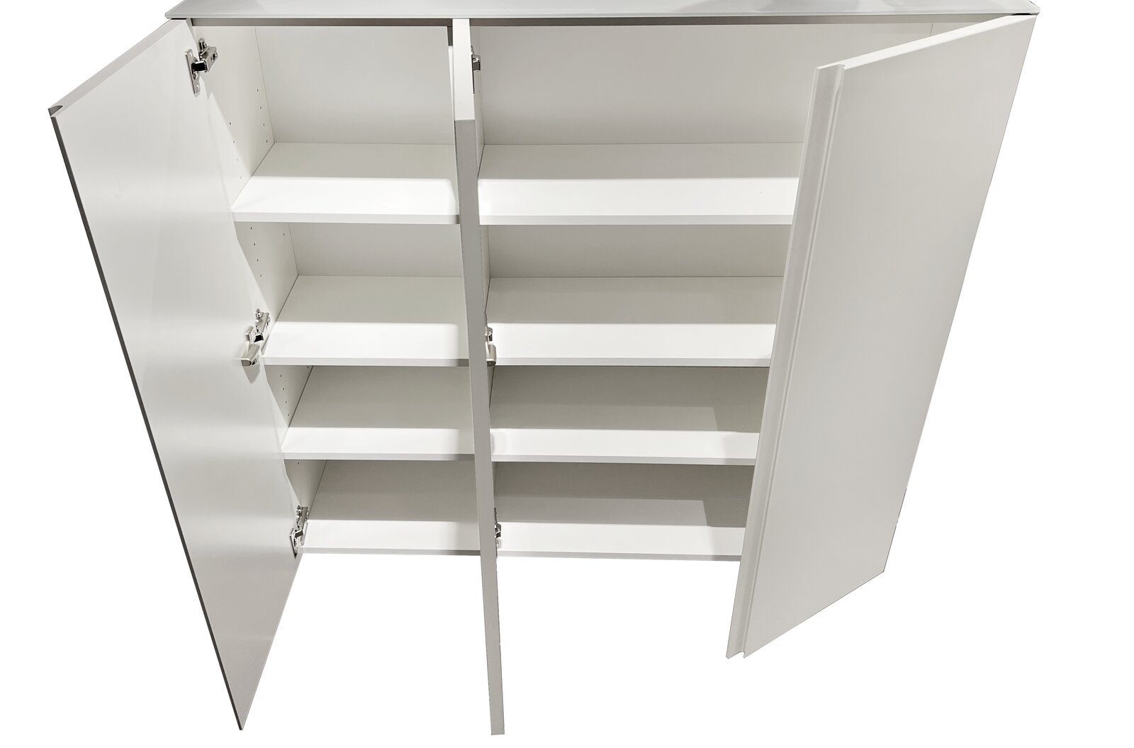 Weißer XL-Hängeschuhschrank mit drei offenen Türen und mehreren Regalböden, Ansicht von oben.