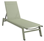 Sonnenliege in seitlicher Perspektive mit verstellbarer Rückenlehne und modernem Design