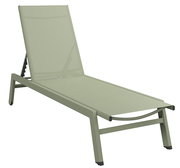 Sonnenliege in seitlicher Perspektive mit verstellbarer Rückenlehne und modernem Design
