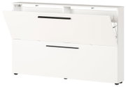 Weißer Schuhschrank mit zwei Klappen und schwarzen Griffen, seitliche Perspektive