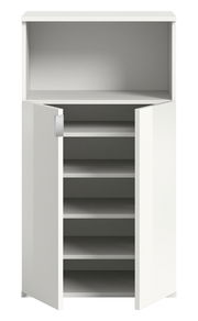 Weiße Schuhkommode mit offenen Türen und mehreren Regalböden, frontale Ansicht