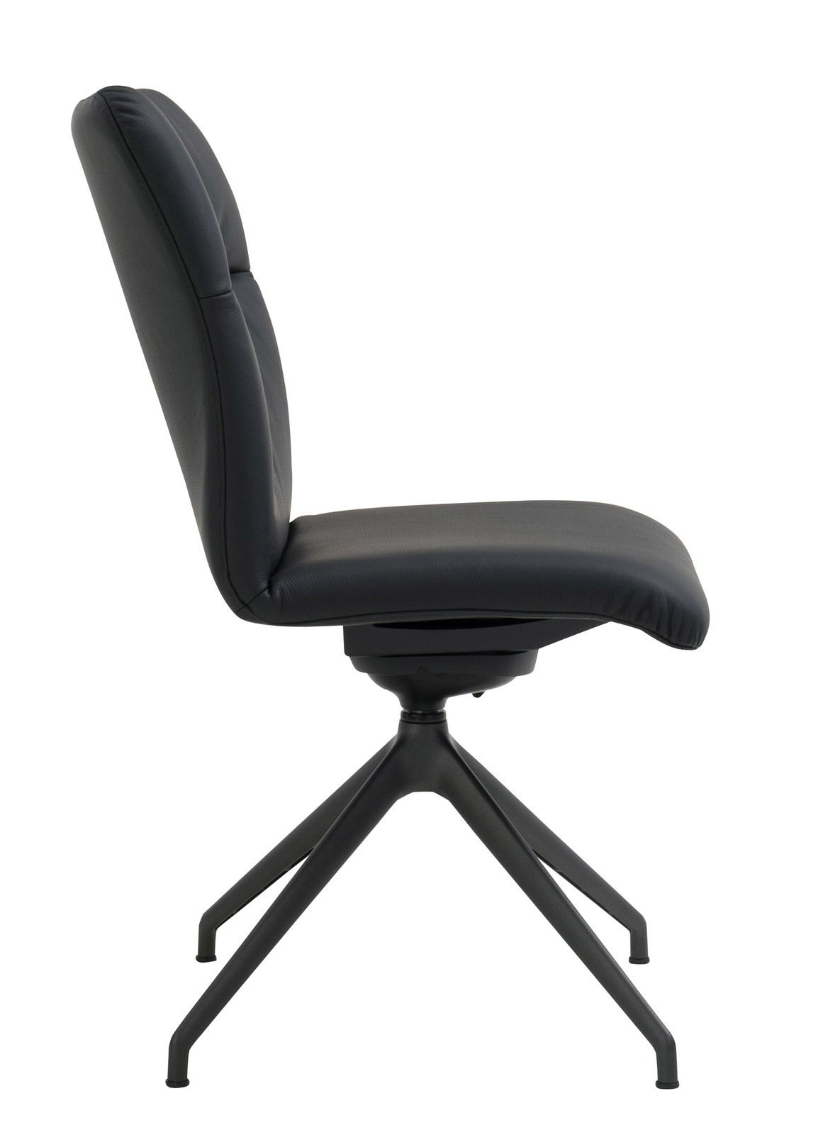 Moderner schwarzer Stuhl mit gepolsterter Rückenlehne und Sitzfläche, seitliche Ansicht