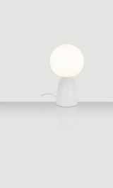 Moderne Tischleuchte mit rundem, leuchtendem Schirm und konischem Sockel, seitliche Perspektive