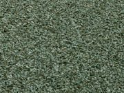 Nahaufnahme eines Uni-Teppichs in grünlicher Farbe, von oben betrachtet.