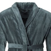 Grauer Bademantel in Vorderansicht mit Schalkragen und Gürtel, Größe L/XL