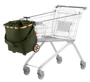 Grüner carrycruiser mit Holzdetails, befestigt an einem Einkaufswagen, seitliche Perspektive