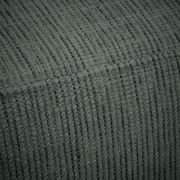 Nahaufnahme eines strukturierten, grauen Stoffes, der für eine Recamiere verwendet wird.