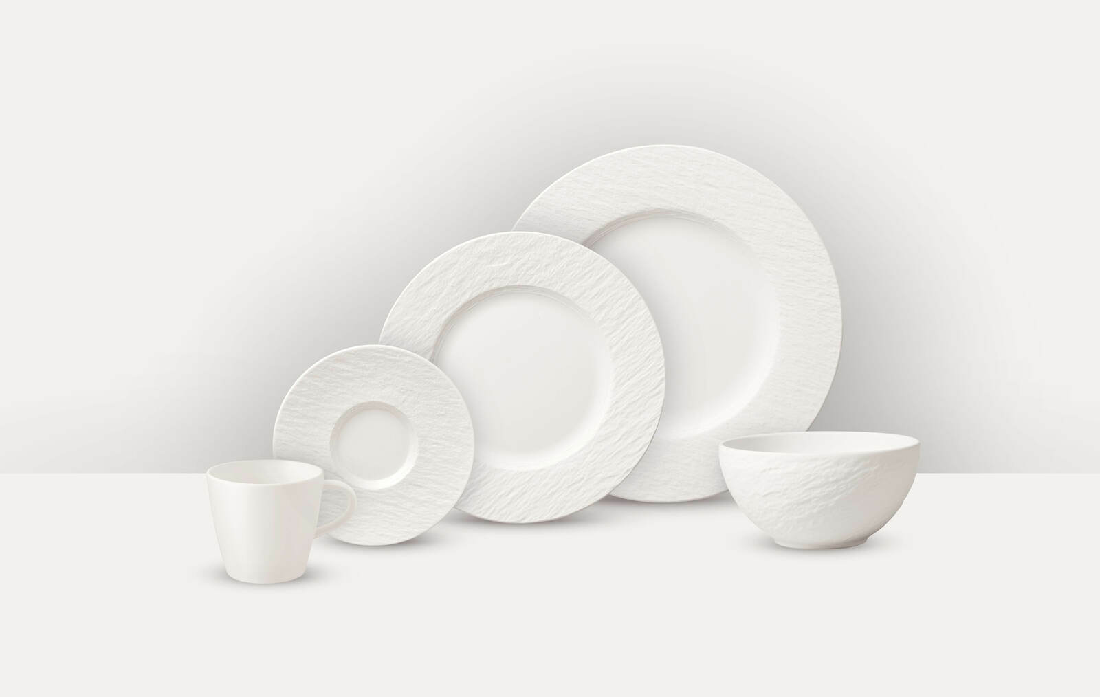 Villeroy & Boch Kombiservice 20-tlg. MANUFACTURE ROCK Komiservice 20-tlg. in seitlicher Perspektive: Tasse, Untertasse, Teller und Schüssel in schlichtem Weiß.