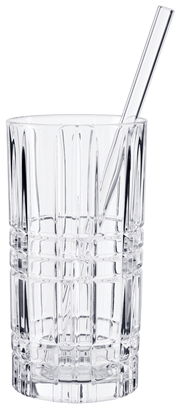 Klares Longdrinkglas mit Strohhalm, frontale Ansicht