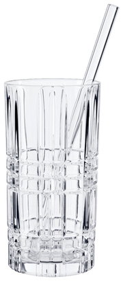 Klares Longdrinkglas mit Strohhalm, frontale Ansicht