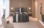 Modernes Schlafzimmer mit Bett in grauer Bettwäsche mit dekorativem Musterstreifen, zwei Nachttischen und Pendelleuchten vor Holzlamellenwand, Frontalansicht auf das Bett