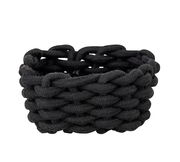 Schwarzer, geflochtener Badkorb Melara S aus seitlicher Perspektive