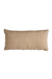 Beiges rechteckiges Kissen in Draufsicht mit einfacher Naht.