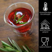 Doppelwandiges Glas mit rotem Getränk und Rosmarin, aus der Vogelperspektive fotografiert. Hitzebeständiges Borosilikatglas, spülmaschinengeeignet und lebensmittelecht.
