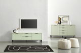 Moderne Wohnzimmermöbel in mintgrün, bestehend aus einem TV-Lowboard und einem Sideboard, mit dekorativen Elementen und aus der Frontalperspektive fotografiert.
