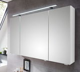 Moderne dreiteilige Badkombination mit Spiegelschränken und integrierter LED-Beleuchtung, seitliche Perspektive.