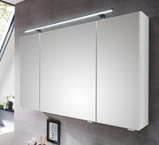 Moderne dreiteilige Badkombination mit Spiegelschränken und integrierter LED-Beleuchtung, seitliche Perspektive.