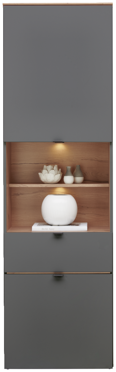 Vitrine DIANA in grauer Frontansicht mit beleuchtetem Holzregal, dekoriert mit Keramikvasen und einem Buch.