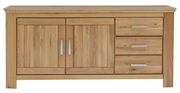 Frontale Ansicht eines Sideboards aus Holz mit zwei Türen und drei Schubladen.