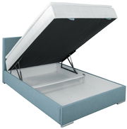 Boxspringbett mit geöffnetem Bettkasten in blauer Farbe, seitliche Perspektive