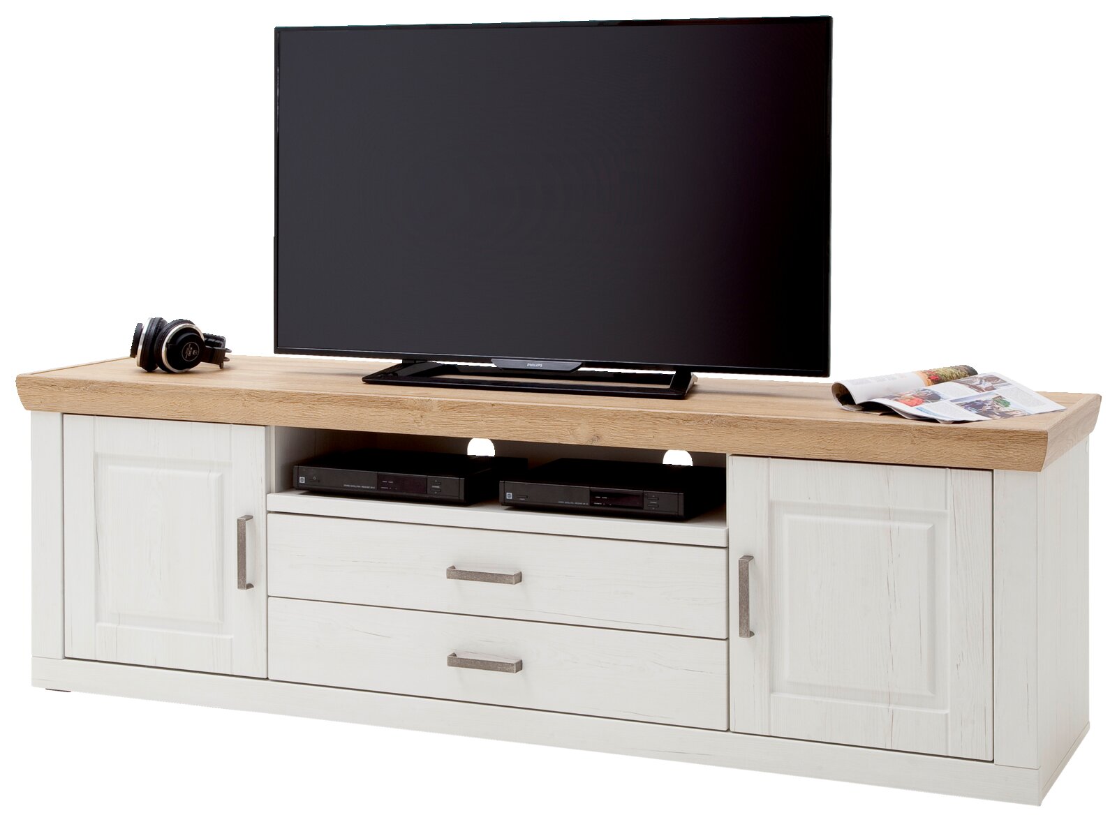 Wit tv-lowboard met een blad in houtlook, twee deuren, twee lades en een open vak voor apparatuur, van linksaf licht van voren gefotografeerd; bovenop staat een tv, ernaast een koptelefoon en een tijdschrift.