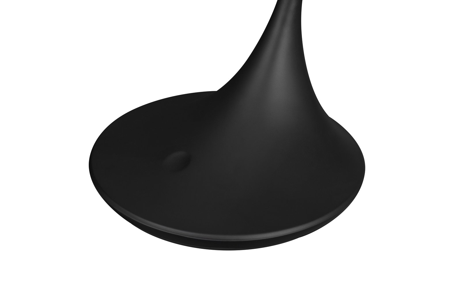 Nahaufnahme der Basis einer schwarzen Schreibtischleuchte mit glatter, konischer Form.