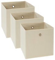 Drie beige stoffen dozen met metalen oogjes, in perspectief gefotografeerd vanaf de rechterkant van voren.