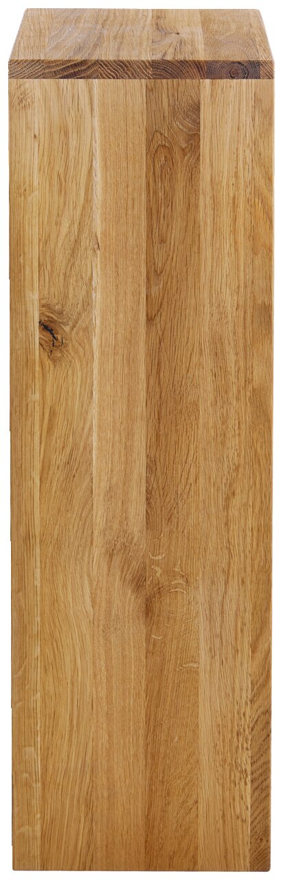 Massiver Holzblock/Hocker aus hellem Eichenholz mit sichtbarer Maserung und Aststellen, freigestellt auf weißem Hintergrund, Frontansicht leicht von oben