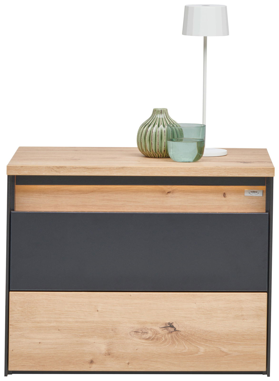 Moderner Nachttisch mit Holz- und Dunkelgrau-Elementen, dekoriert mit einer weißen Lampe und zwei Glasvasen, Frontalansicht.