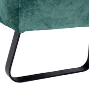 Nahaufnahme eines grünen Stoffbezugs mit schwarzem Metallgestell, seitliche Perspektive