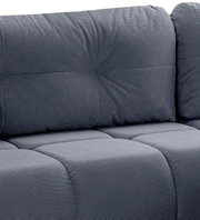 Nahaufnahme eines grauen Eckschlafsofas mit geripptem Stoffbezug, Ansicht von vorne.
