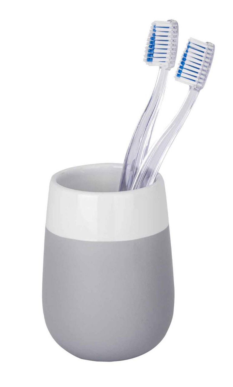 Grauer Keramik Zahnputzbecher mit zwei transparenten Zahnbürsten, seitliche Perspektive