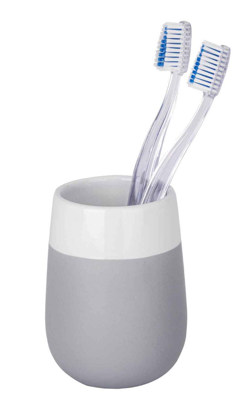 Grauer Keramik Zahnputzbecher mit zwei transparenten Zahnbürsten, seitliche Perspektive