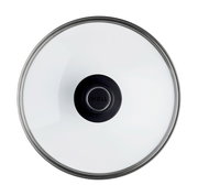 Sicht von oben auf einen Sicherheitsglasdeckel mit schwarzem Griff, Durchmesser 24 cm, Marke Woll.