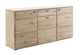 Holz-Sideboard mit mehreren Schubladen und Türen, aus hellem Holz, seitliche Perspektive