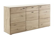 Holz-Sideboard mit mehreren Schubladen und Türen, aus hellem Holz, seitliche Perspektive