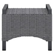 Grauer Hocker aus geflochtenem Material, Vorderansicht