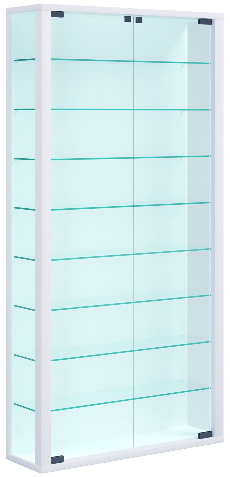 Hoher, weiß gerahmter Glasvitrinenschrank mit mehreren transparenten Glasböden und Glastüren, freigestellt auf weißem Hintergrund, Frontansicht mit leichter Perspektive von links