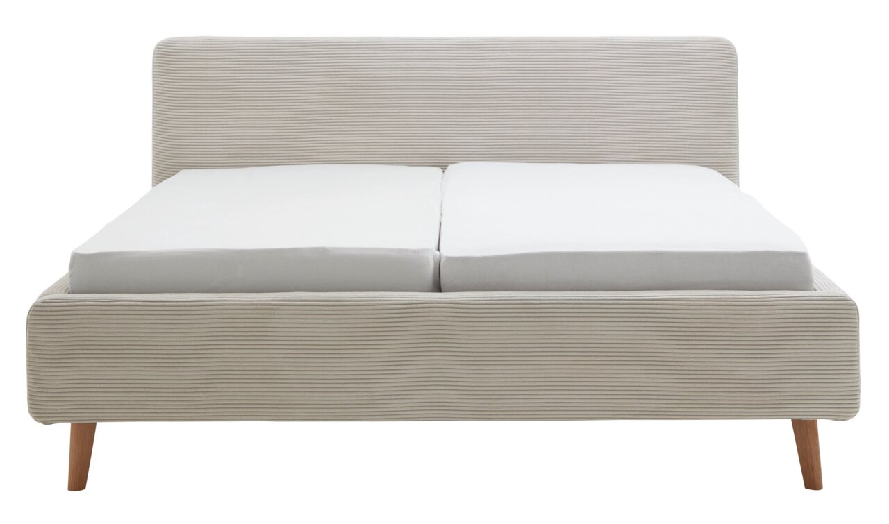 Frontale Ansicht eines Polsterbettgestells mit hellgrauem Stoffbezug und Holzfüßen.