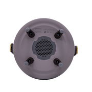 Unteransicht des Lite-up Play Mini JBL Earth mit sichtbarem Lautsprechergitter und Standfüßen.