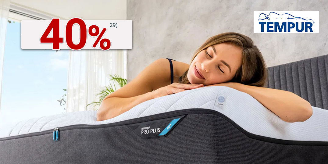 40% Rabatt auf fast alle Tempur-Artikel. Im Hintergrund liegt eine Frau auf einer Tempur Matratze und entspannt.