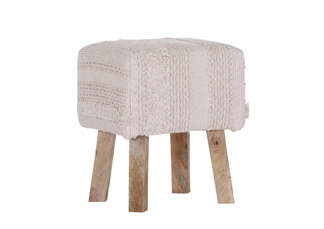 Kruk met gebreide bekleding in beige en houten poten, zijaanzicht