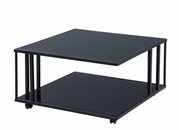 Moderne zwarte salontafel met twee niveaus en wieltjes, zijaanzicht