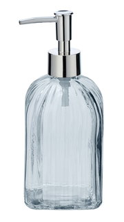 Transparenter, eckiger Seifenspender aus Glas mit silbernem Pumpkopf, frontal abgebildet.