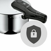 Schnellkochtopf WMF Perfect mit 4,5L Fassungsvermögen, seitliche Perspektive