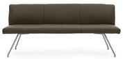 Moderne braune Bank mit Metallbeinen, Vorderansicht