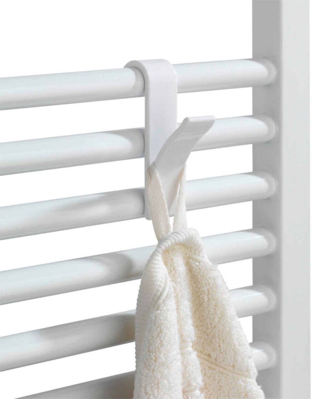 Wenko Haken für Handtuchheizkörper Weißer Haken für Handtuchheizkörper, der ein Handtuch hält, seitliche Perspektive