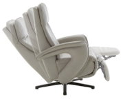 Zijaanzicht van een relaxfauteuil in beige met verstelbare rugleuning en voetsteun.