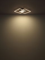 Moderne Deckenleuchte mit geometrischem Design, von unten betrachtet.